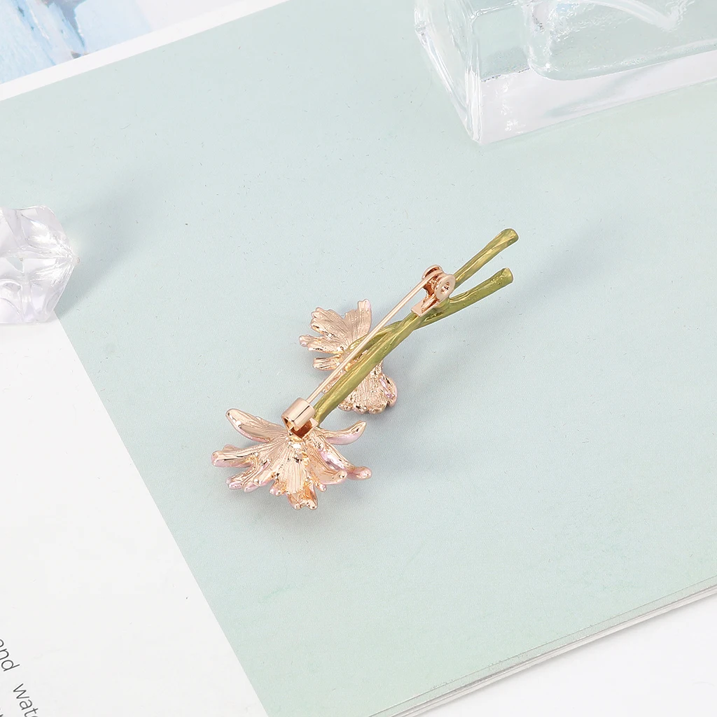 Naujas Dizainas Emalio Daisy Gėlių Sages Moterims, 2-spalvų Vestuvėms Gėlių Atsitiktinis Biuro Sagės, Segtukai, Dovanos 0