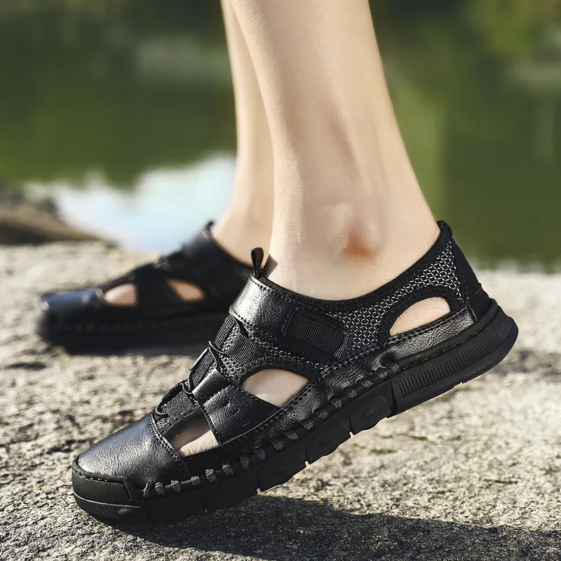 Sandalai vyrų vasaros 2021 nauji vyriški laisvalaikio tuščiaviduriai batus neslidžiais skylę batai minkšto dugno odos vyriški sandalai 1
