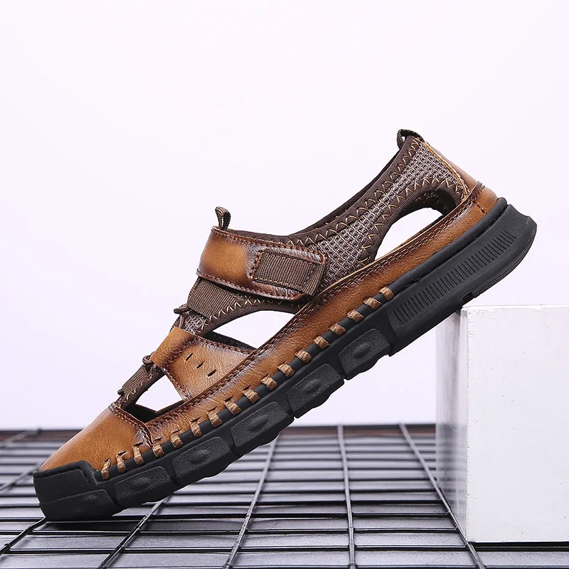 Sandalai vyrų vasaros 2021 nauji vyriški laisvalaikio tuščiaviduriai batus neslidžiais skylę batai minkšto dugno odos vyriški sandalai 4