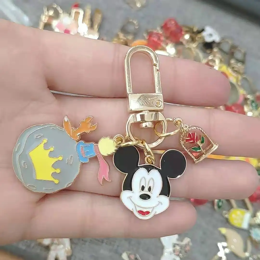 Minnie, Mickey mouse Mielas Juokingas Keychains Animacinių filmų llavero Disney Metalo 2021 Naują Maišelį Dekoro Automobilių Accesories Dekoro Raktų Žiedas Donaldas 5
